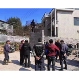 凤凰县沱江镇开展“拆违”行动规范农村建房