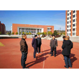 凤凰：加快学校项目建设和设备配置进度