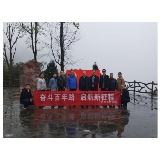 踏寻精准扶贫足迹，传承脱贫攻坚精神  ——凤凰县信访局开展“奋斗百年路，启航新征程”活动