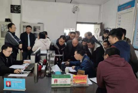 凤凰县腊尔山镇积极开展“一门式”服务业务培训会议