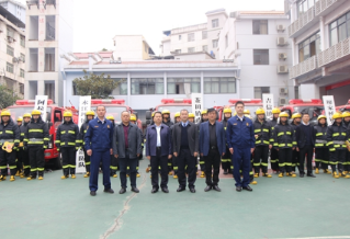 凤凰县举行乡镇政府专职消防队伍车辆发放仪式
