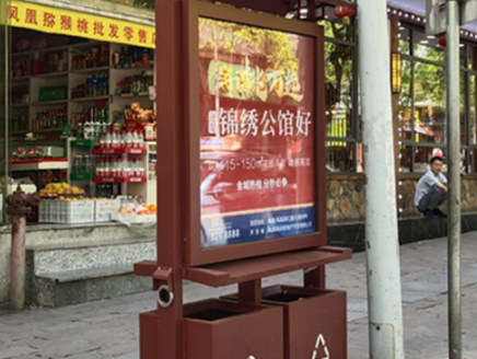 凤凰县环卫局：更换全城果皮箱，美化凤凰城市容环境