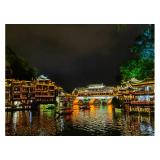 组图丨夜色撩人 凤凰古城浪漫夜景醉游人
