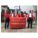 新时代文明实践在行动丨凤凰县教师发展中心党员志愿者“五一”小长假街头义务服务游客