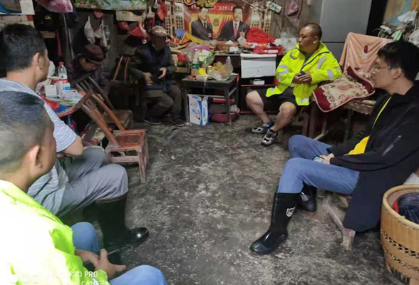 凤凰县阿拉营镇:开展地灾隐患点巡查排险工作 守护一方水土平安