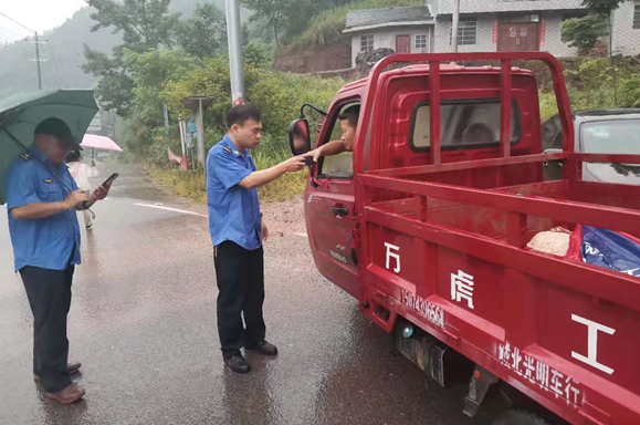 凤凰县木江坪镇：常态化开展农村道路交通顽瘴痼疾劝导整治行动