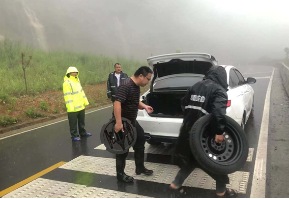 凤凰县麻冲乡积极应对强降水安全维稳工作