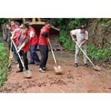 凤凰县委政法委：我为群众办实事  道路抢险冲在前