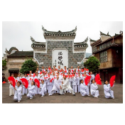 凤凰：享受新生活 不忘感党恩