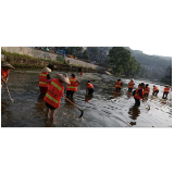 【我为群众办实事】清理打捞水草 美化河道环境 ——凤凰县环卫局开展沱江河道专项整治行动