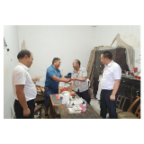凤凰县水利局开展迎“七一”走访慰问离退休困难干部活动