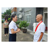 凤凰县委办公室开展“光荣在党50年”纪念章颁发暨走访慰问活动