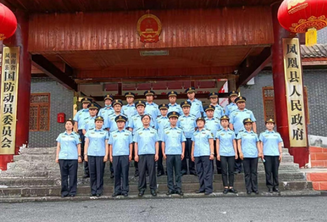 凤凰：换新装绽英姿 新形象新作为