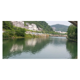 我为群众办实事 强化河道整治清理——凤凰县环卫局、家宝公司持续开展沱江河道专项整治行动