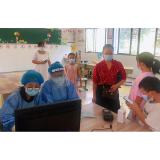 凤凰县箭道坪小学近百名教师志愿者在“疫”线
