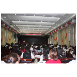 凤凰：以“四有”好老师标准引领新教师入门