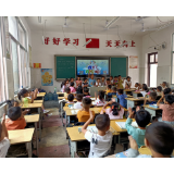 凤凰县千工坪学区：在关爱中融入集体   在校园中快乐成长