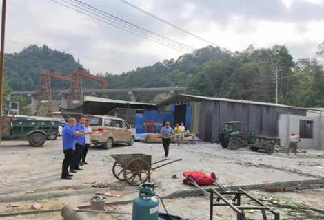 凤凰县沱江镇：多部门联动 拆违行动拆出“加速度”