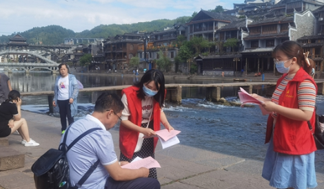 凤凰县政府办：政策送上门 服务更精准