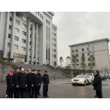 凤凰法院：民间借贷引纠纷  冒雨执行护权益