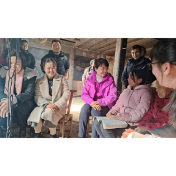 省妇联党组书记、主席黄芳一行到凤凰县千工坪镇调研及走访慰问困难群众