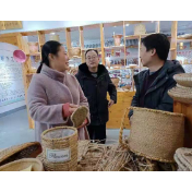 刘红玉春节前调研凤凰县残疾人就业创业工作暨慰问就业创业残疾人