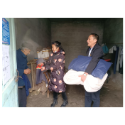 凤凰县吉信镇：走访慰问困难党员  浓浓关怀送温暖