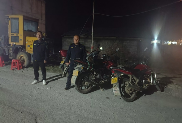 凤凰县腊尔山镇：开展夜间交通整治行动