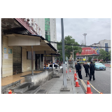 凤凰城管：拆除违建钢化棚约35平方米