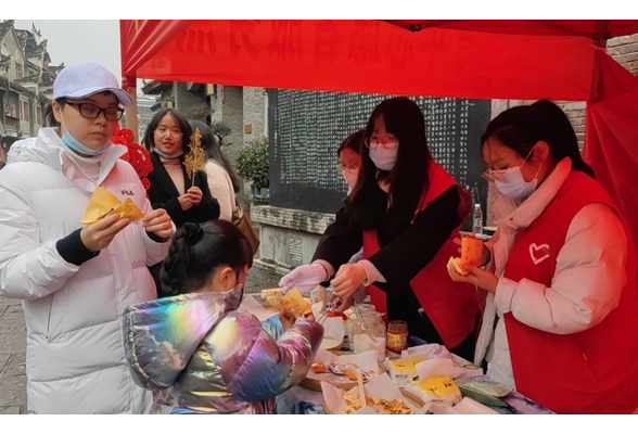 温暖过年·守护有我丨志愿服务不打烊 凤凰青年暖人心