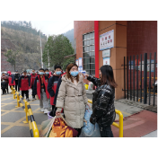 凤凰思源实验学校：开展各项贴心服务  温暖开学季