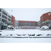 凤凰开学遇上大雪，各校举措暖心又贴心