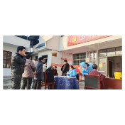 凤凰县廖家桥镇：疫苗接种进农村，方便群众暖人心
