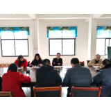杨平利一行深入凤凰县千工坪镇建塘村召开人居环境整治座谈会