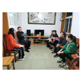 石绍峰看望慰问凤凰县人民政府驻长信访干部