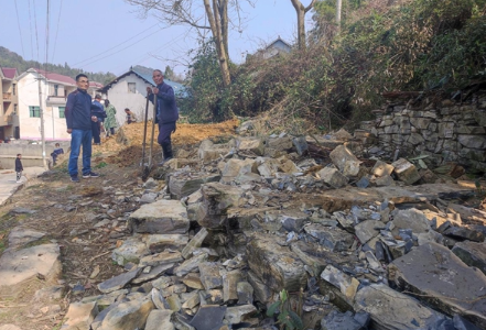 凤凰县林峰乡：拆除空心房 助力人居环境整治