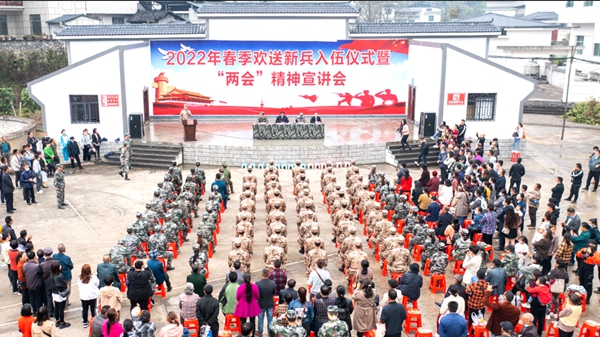 脱贫不忘党恩 家富不忘报国——凤凰县举行2022年春季新兵入伍欢送仪式