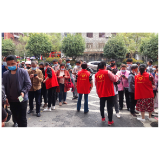 凤凰县箭道坪小学凤凰路校区：家长志愿者 亮丽的风景线