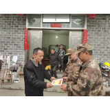 凤凰县筸子坪镇：新兵入伍 “光荣之家”牌匾送上门