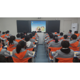 凤凰县沱江镇开展法制宣传进校园暨“安全教育 第一课”宣讲活动