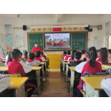 凤凰县箭道坪小学土桥路校区开展防汛抗旱安全教育主题班会
