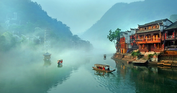 2.凤凰古城沱江风景 (2).jpg