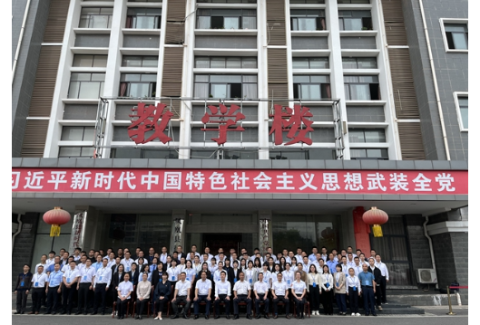 中共凤凰县委党校2022年中青班、科干班开班典礼举行毛家出席并讲话