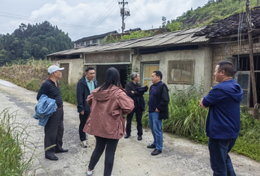 凤凰县以“雷霆之势”拆除铅锌矿废弃厂房