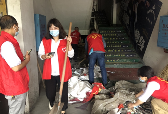 全域文明创建在行动丨凤凰县渭阳社区：开展环境卫生整治  扮靓城市提颜值