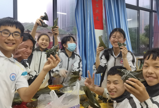 凤凰县高级中学：寄浓情于端午 秉传统之遗风