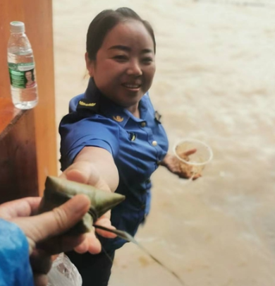 凤凰县沱江镇：端午佳节齐防汛 万水千山“粽”是情