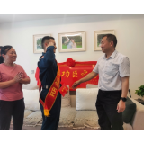 凤凰：默默戍边七寒暑  扎根军营立新功