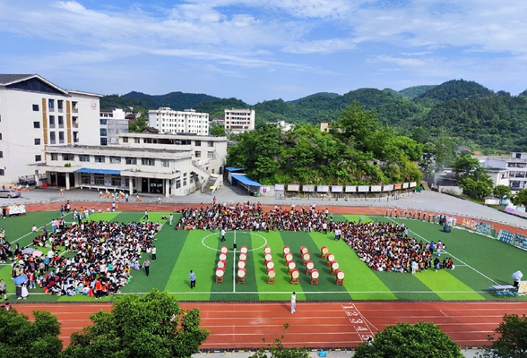 “艺”展风采 助力“双减”好时光  ——禾库芙蓉学校少年宫举行汇报表演暨艺术展