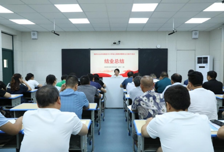 凤凰3000教师当“学生” 蓄能誓为“大先生”